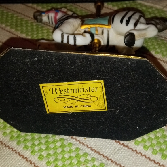 Exquisite zebra carousel by Westminster collection - Picture 4 of 4